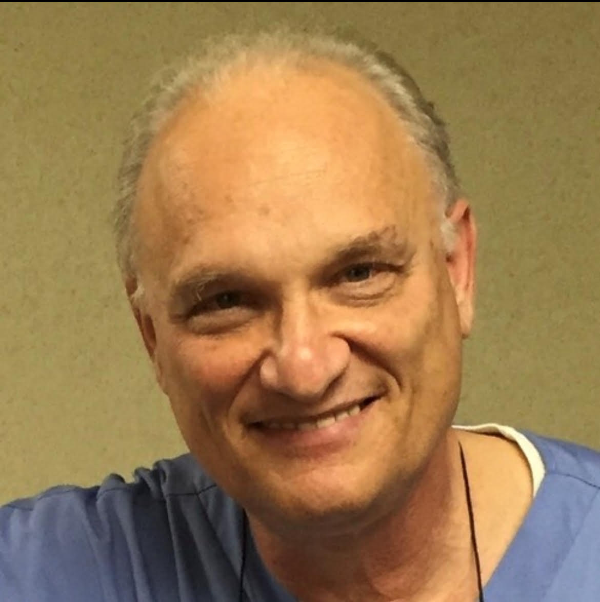 Dr. Strassberg is a Periodontist for periodontal disease in North Bergen